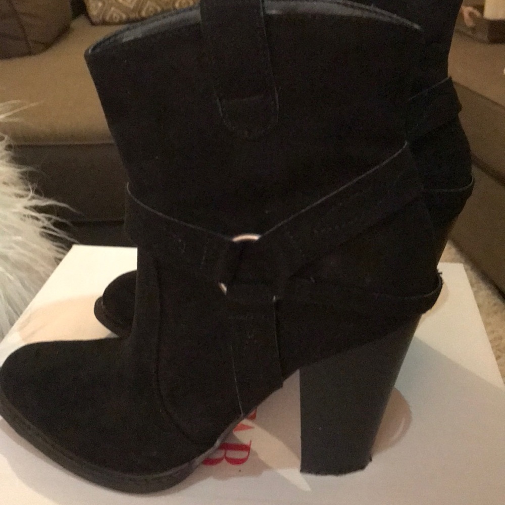 Booties/boots - Picture 2 of 5